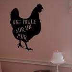 Une Poule sur un Mur