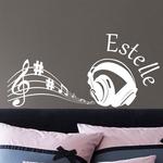 Estelle Casque et notes de musique